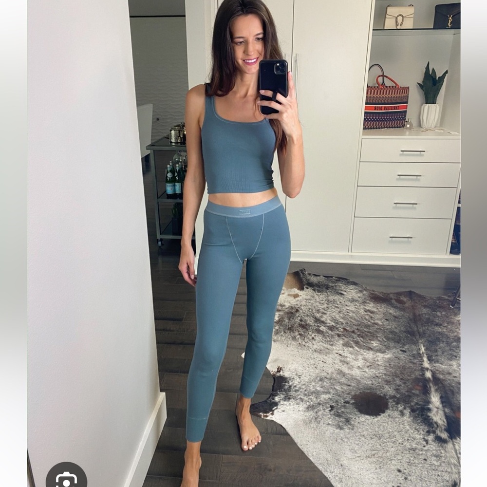 Skims leggings and tank set